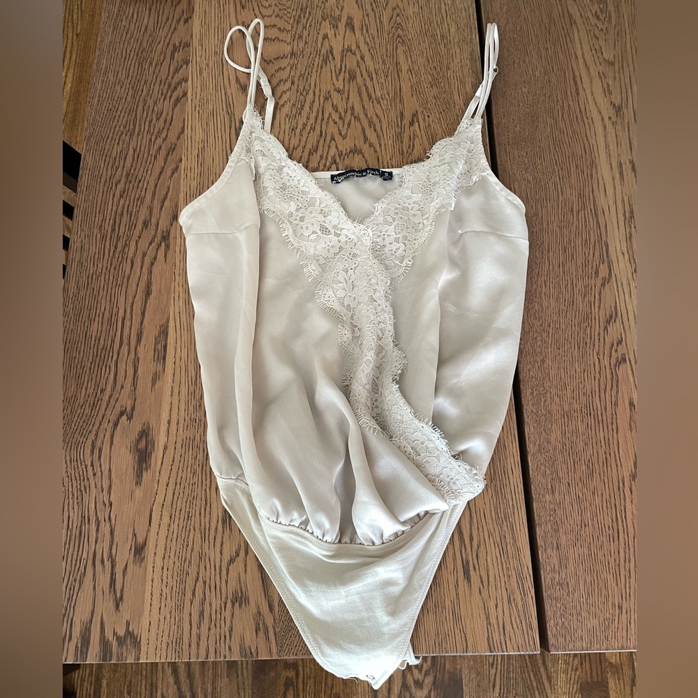 Abercrombie Fitch Lace Trim Camisole Thong Bodysuit Size Small Beige Cream Boho